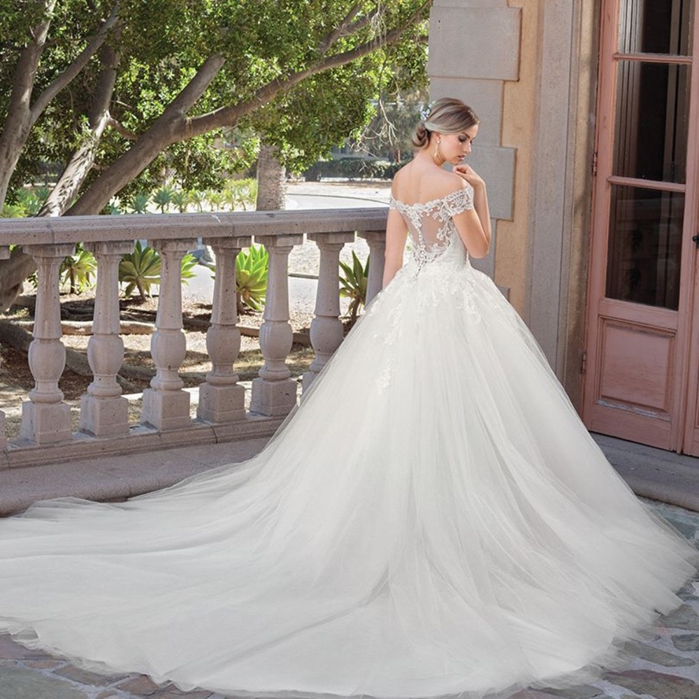 Casablanca Gracie 2312 wedding dress size 16 - Picture 2 of 5